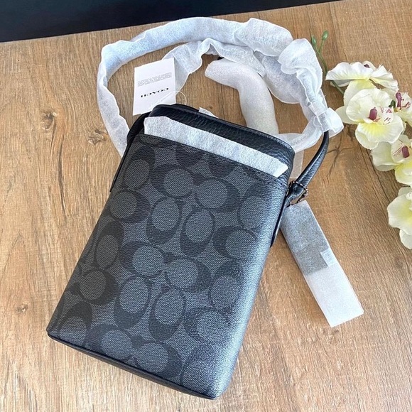 Coach CB911 Hudson Phone Lanyard In Signature Canvas - Picture 4 of 10